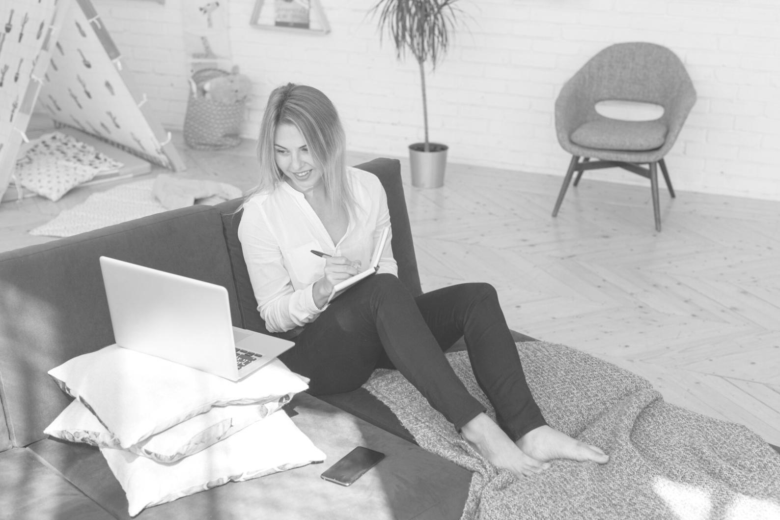 Detaillierte Finanzanalyse mit statistischen Modellen und Diagrammen